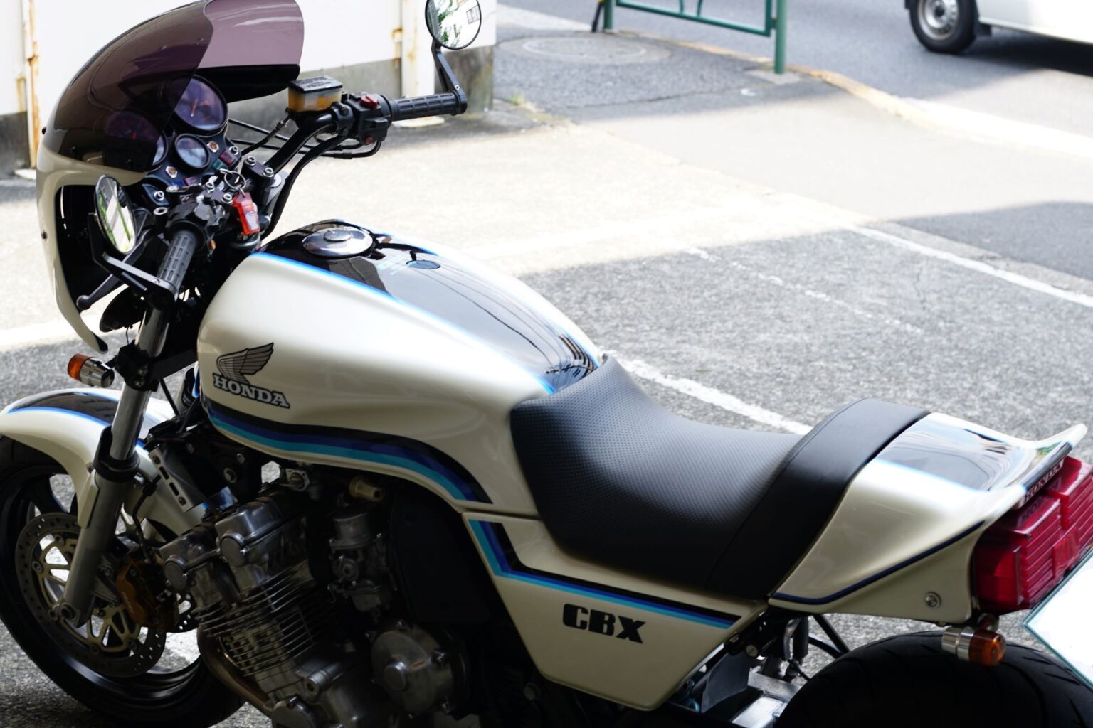 Cbx Hy Custom Remotion